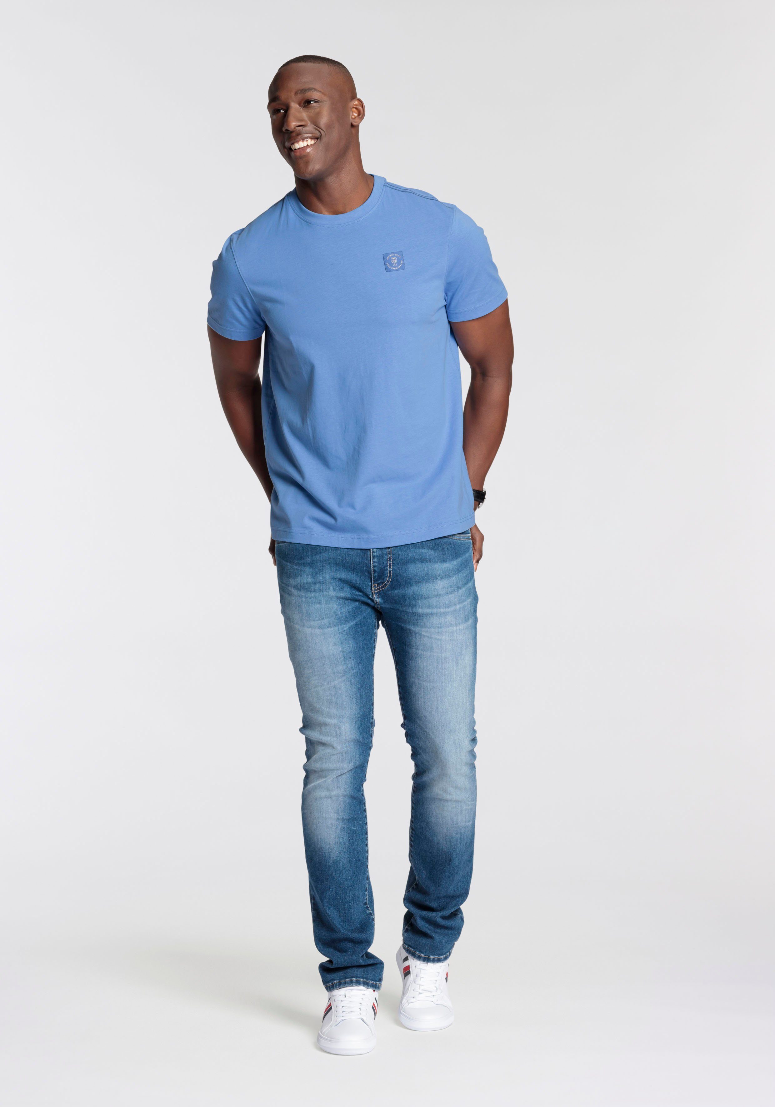DELMAO Shirt met ronde hals Korte mouw, regular fit, basic, van 100% katoen