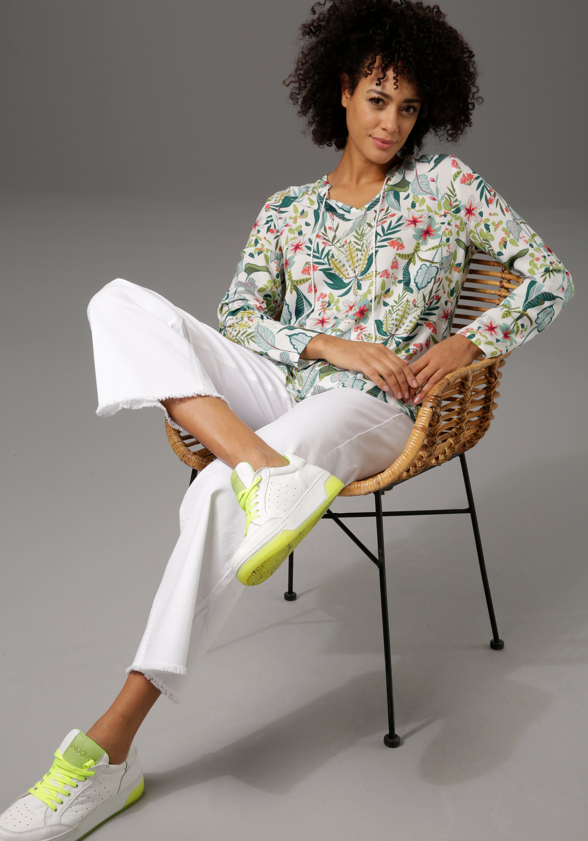 Aniston CASUAL Blouse zonder sluiting met bloemen en bladeren gedessineerd