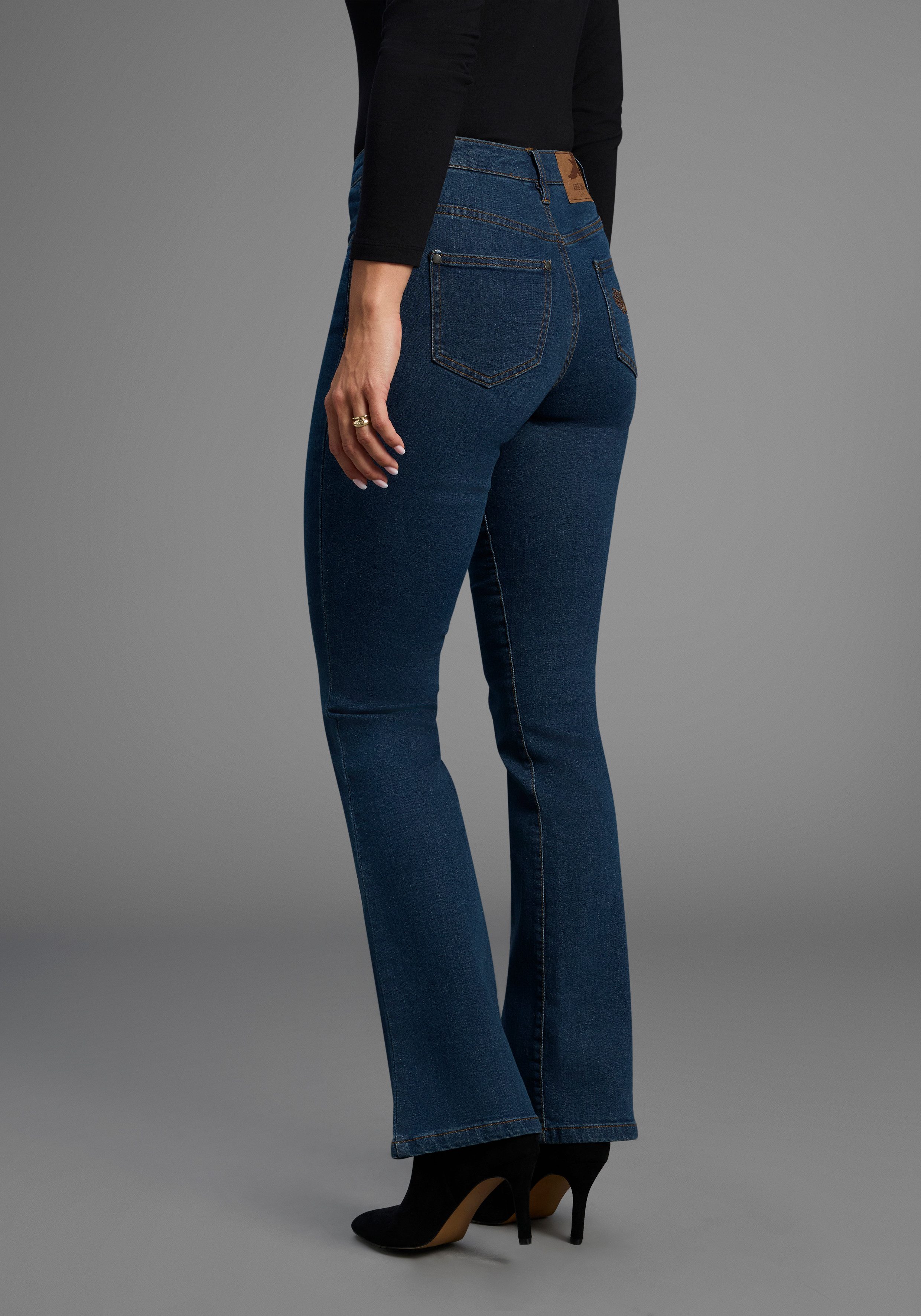 Arizona Bootcut jeans Comfort Fit uitlopende pasvorm, met steekzakken, hoge taille