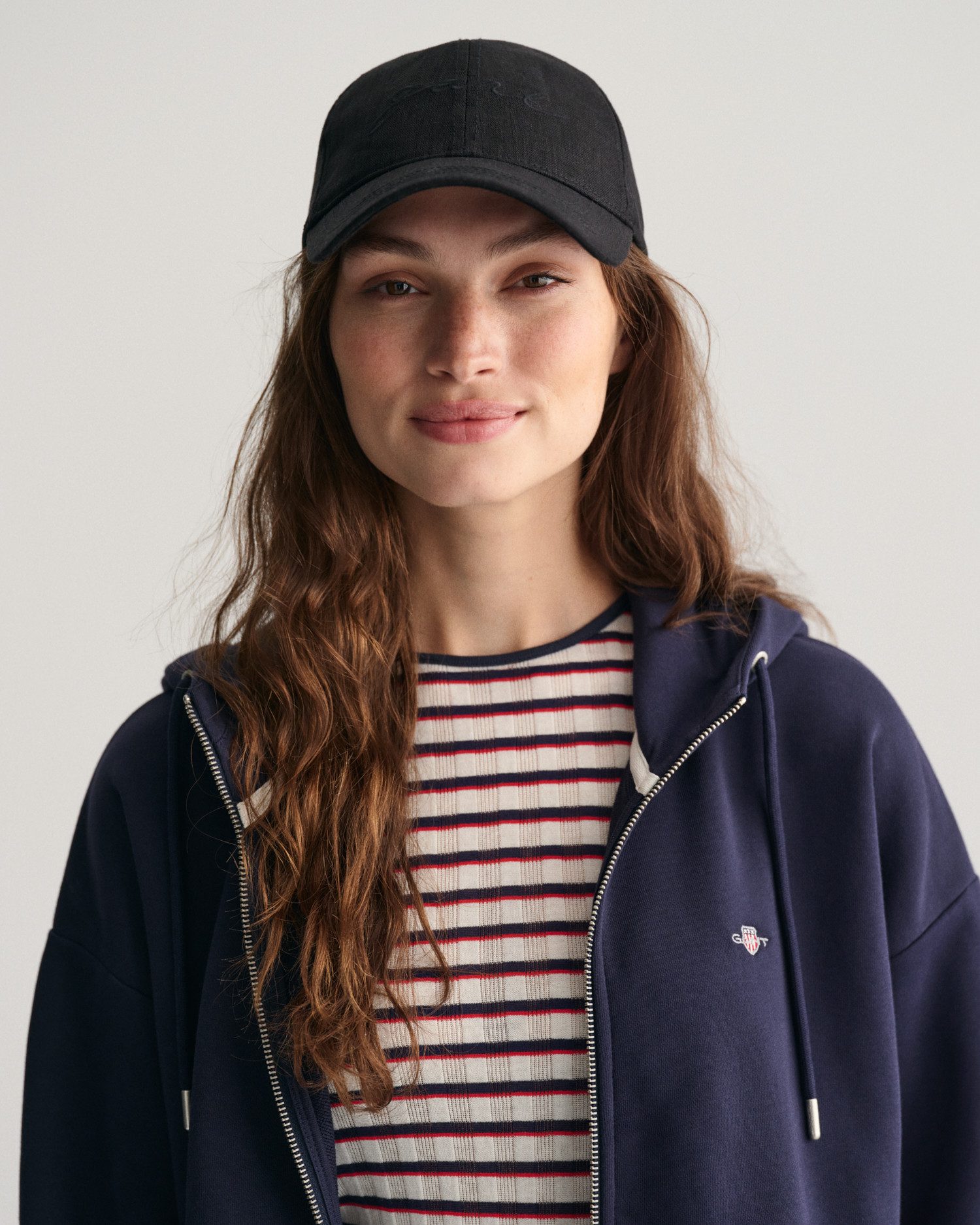 Gant Capuchonsweatvest SHIELD ZIP HOODIE Grafische GANT-borduursel op de borst