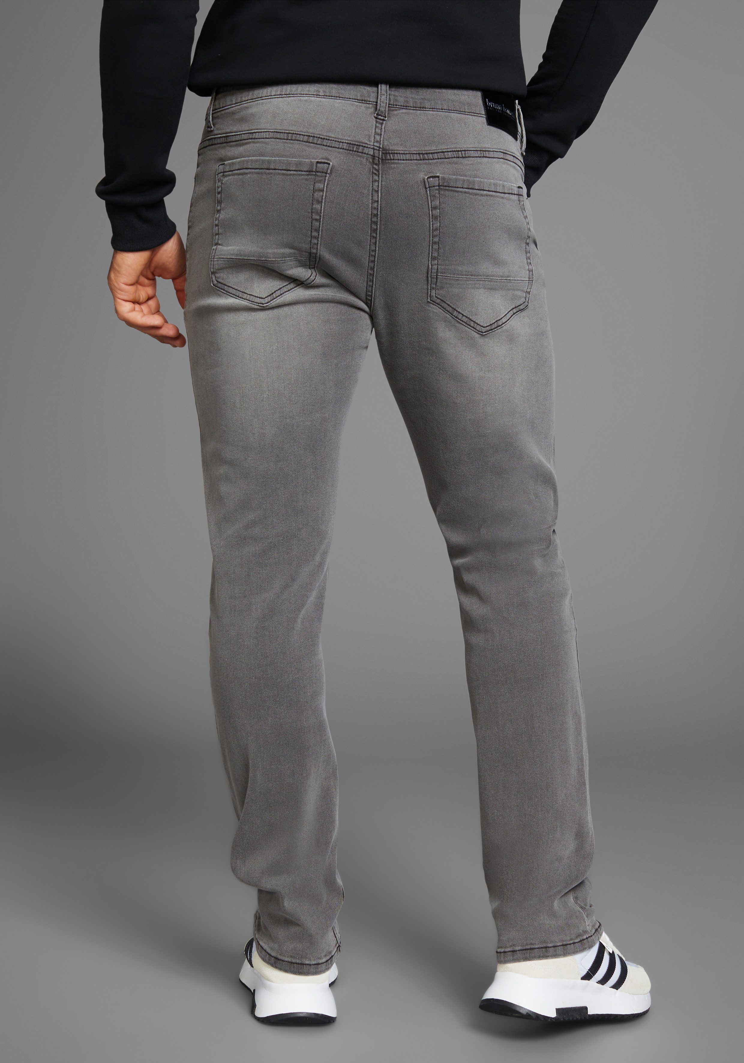 Bruno Banani Straight jeans Hutch rechte broekspijpen, gedeeltelijk met modieuze destroyed-effecten,