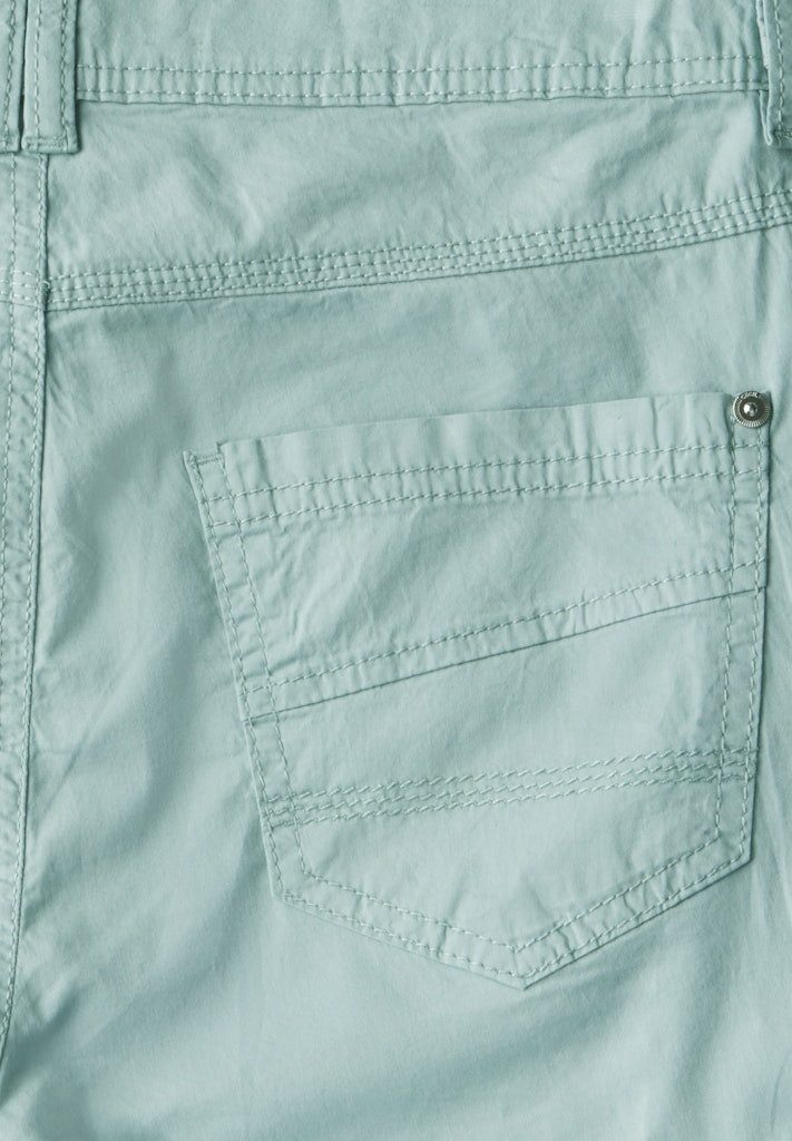 Cecil Capribroek Stijl New York met knoopdetails op de boord