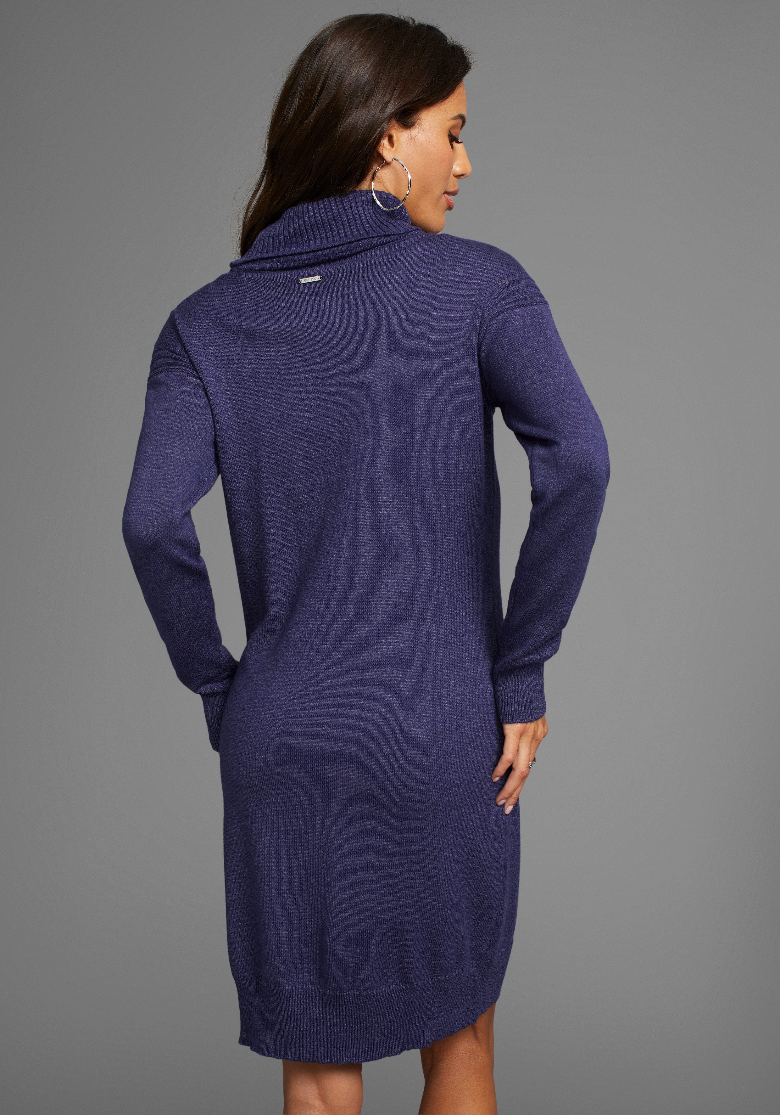 Laura Scott Gebreide jurk feminiene look, elastisch materiaal, lange mouwen, met rolkragen