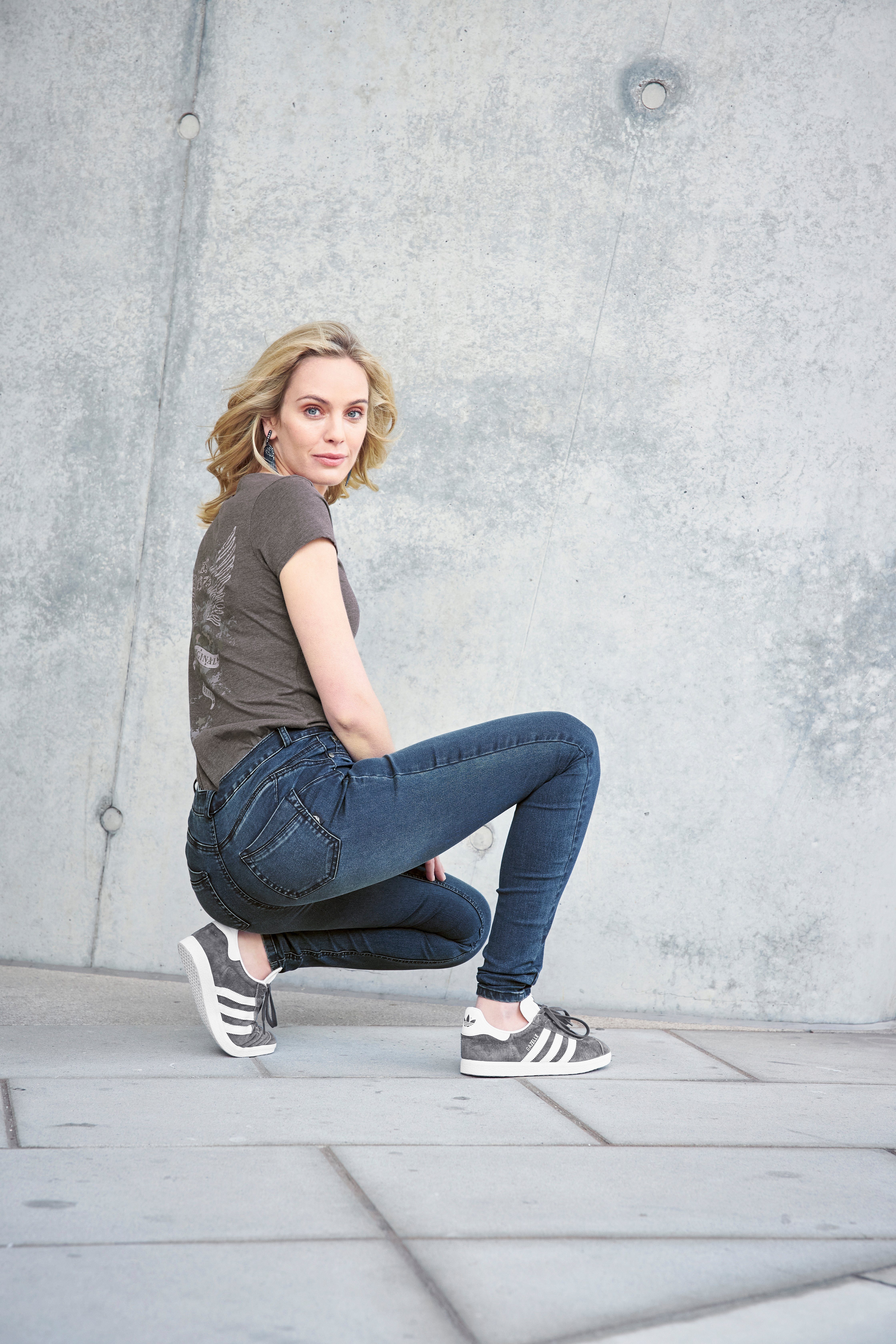 Arizona Skinny fit jeans Ultra Stretch skinny-fit, geaccentueerde taille, shaping-effect, high waist