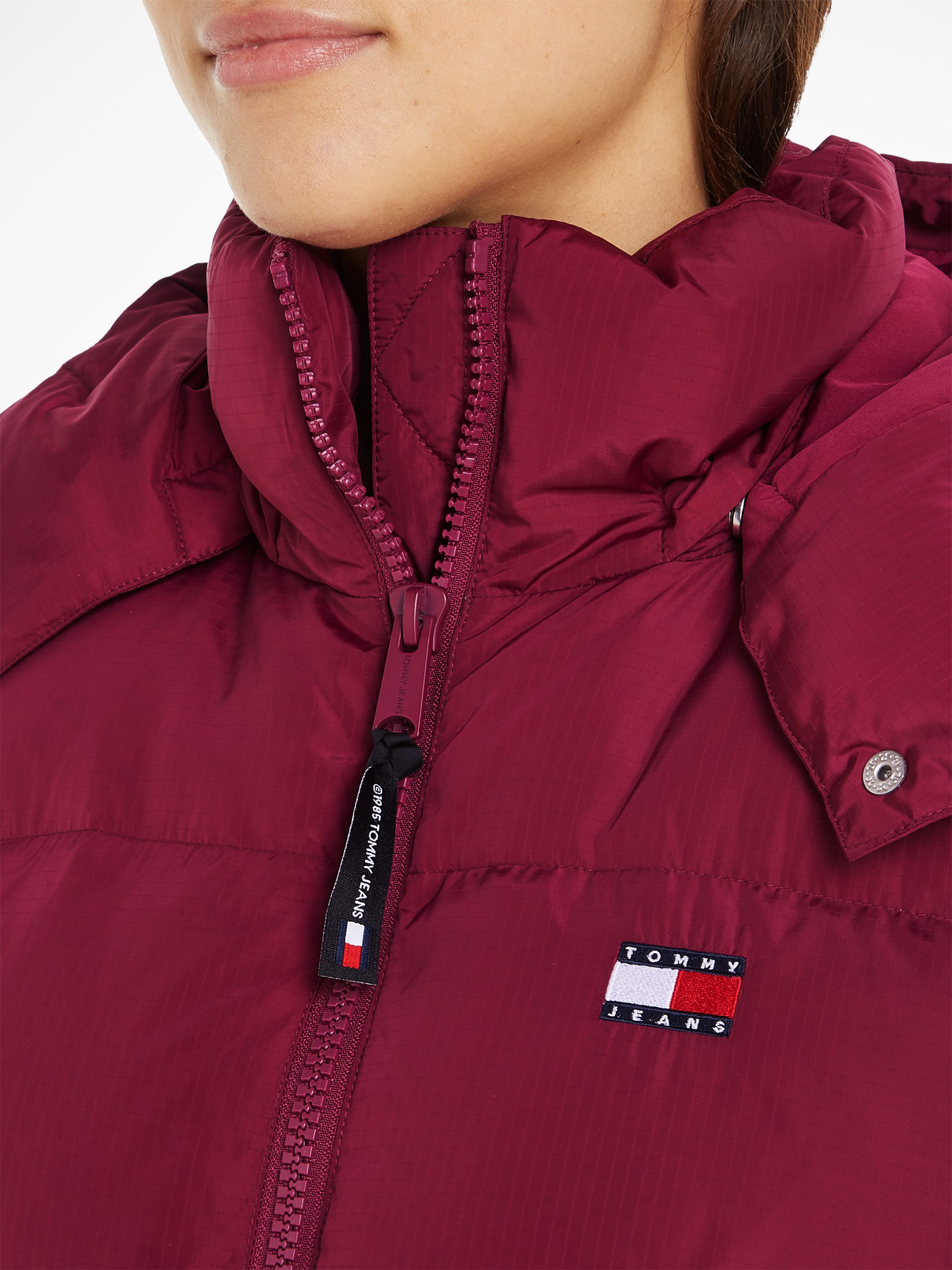 TOMMY JEANS Bodywarmer TJW CRP ALASKA PUFFER VEST in modieuze cropped vorm, puffer