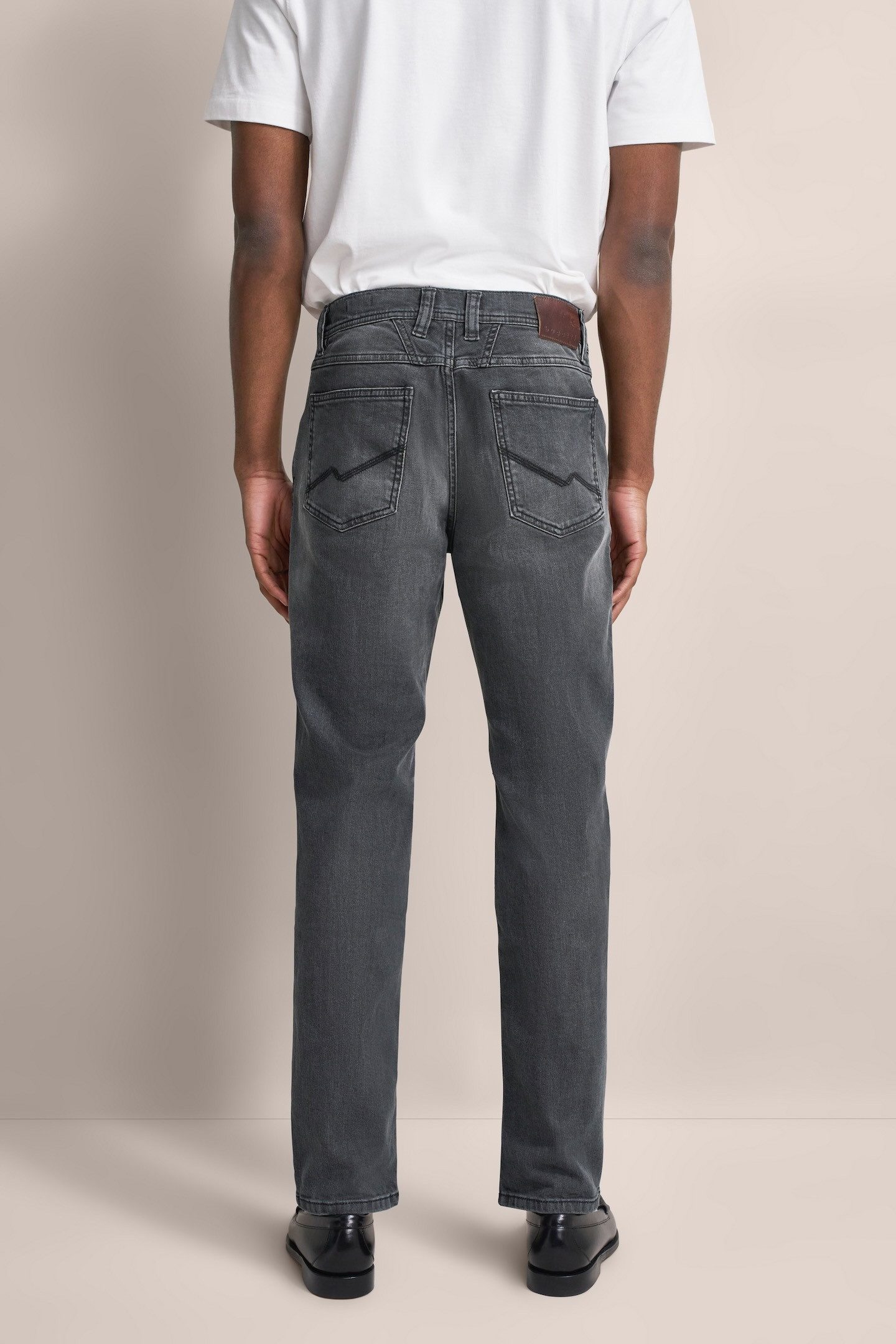 Bugatti 5-pocket jeans met een lichte used-look