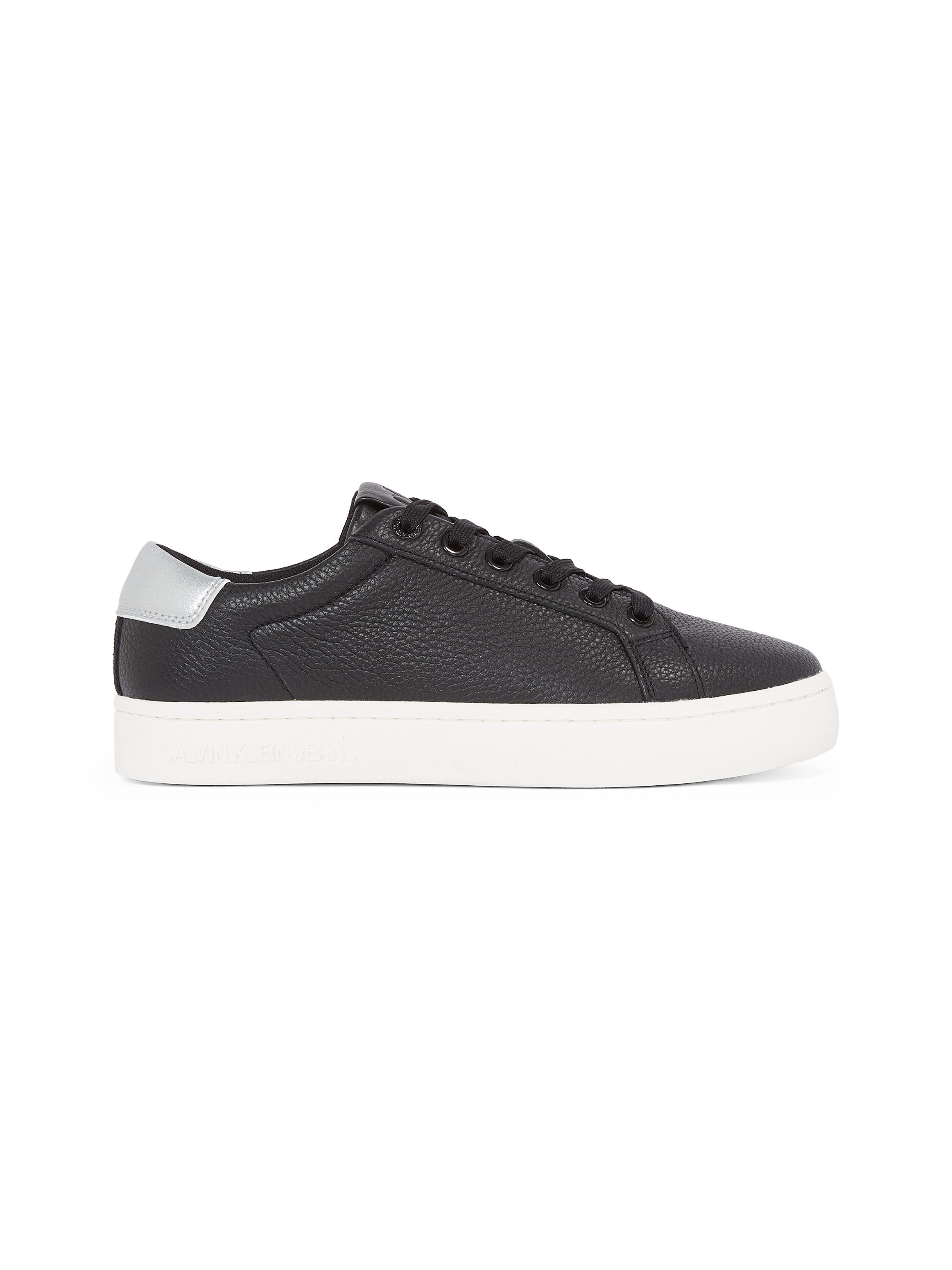 Calvin Klein Plateausneakers CLASSIC CUPSOLE LOW OHB , veterschoen, lage schoen, vrijetijdsschoen met contrast aan de hak