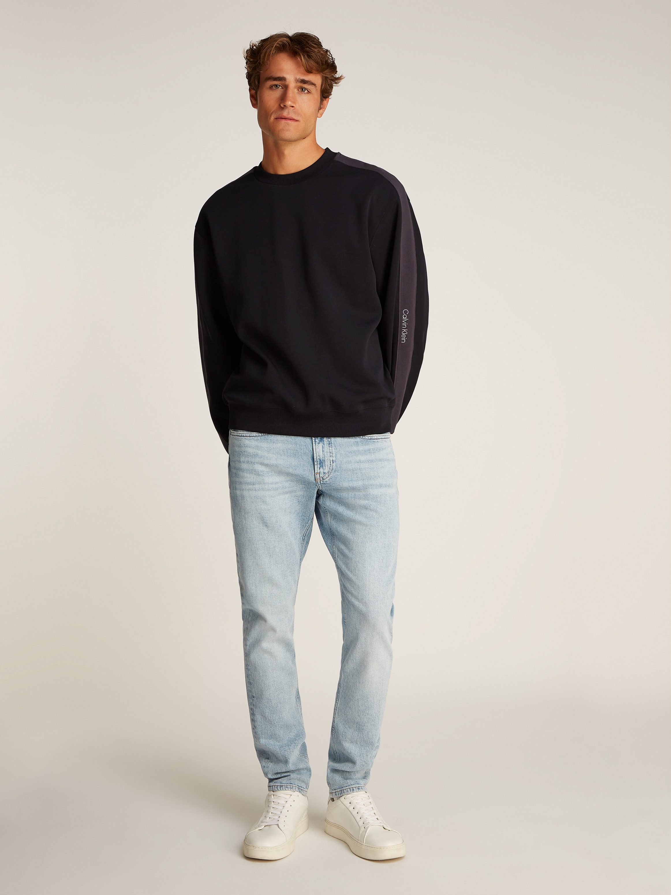 Calvin Klein Sweatshirt LOGO TAPE CREW NECK met logo-band aan de mouwen