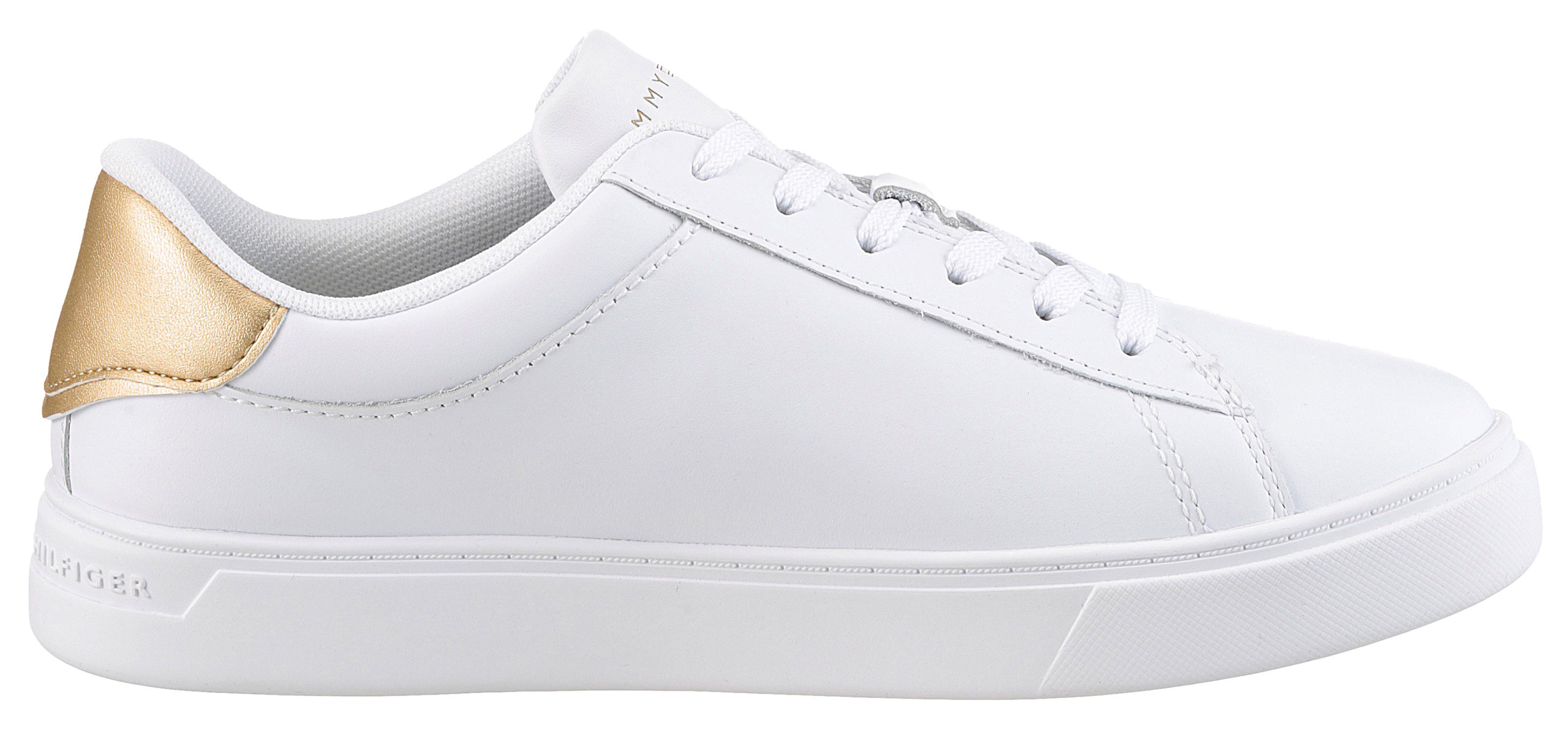 Tommy Hilfiger Plateausneakers ESSENTIAL COURT SNEAKER STRPS , vrijetijdsschoen, lage schoen, veterschoen met typische strepen