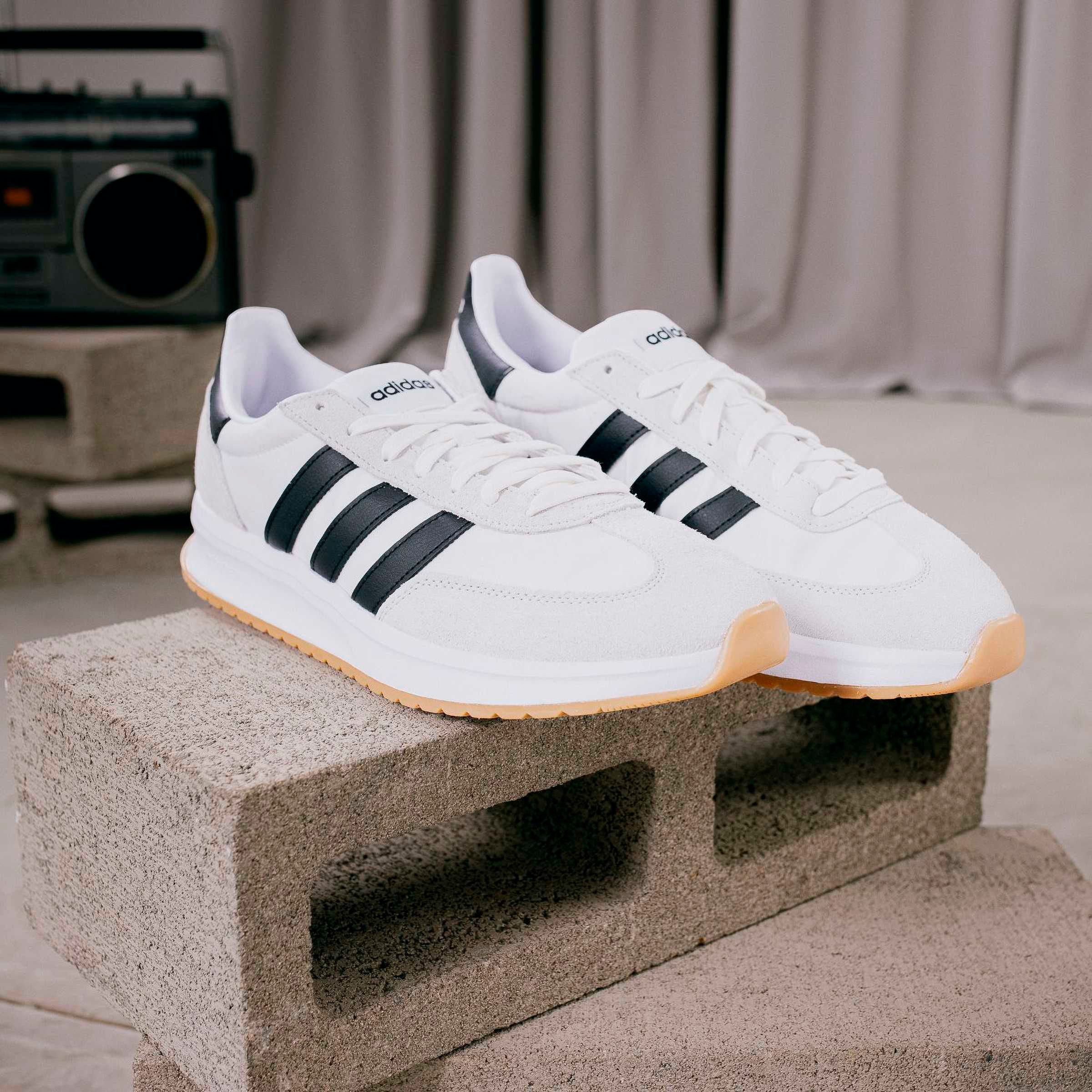 adidas Sportswear Sneakers RUN 70S 2.0 geïnspireerd door het ontwerp van de adidas sl72